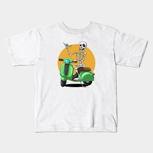 motorbike rider skull vespa Kids T-Shirt